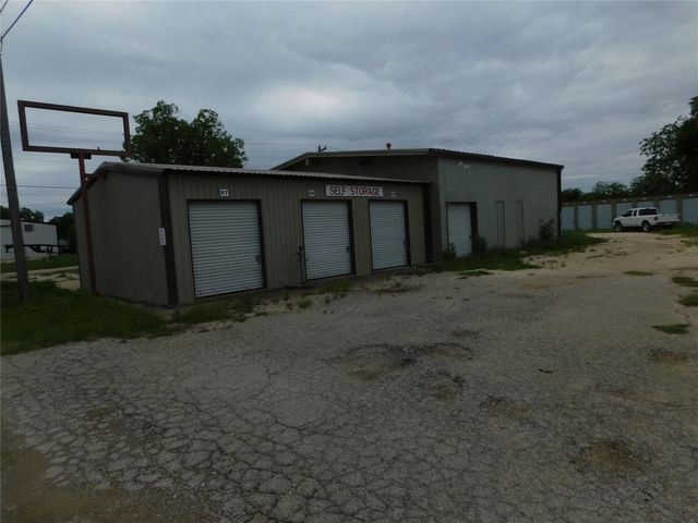 1401 N Neches, Coleman, TX 76834