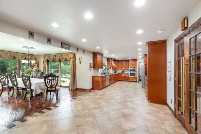 83 S Linden Drive, Plano, IL 60545