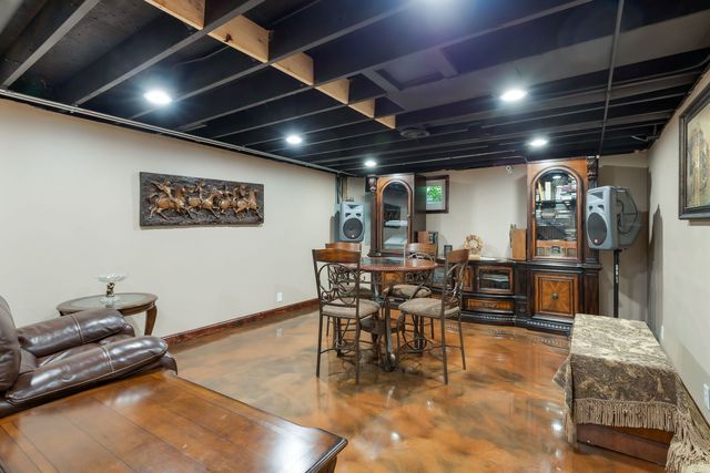 83 S Linden Drive, Plano, IL 60545