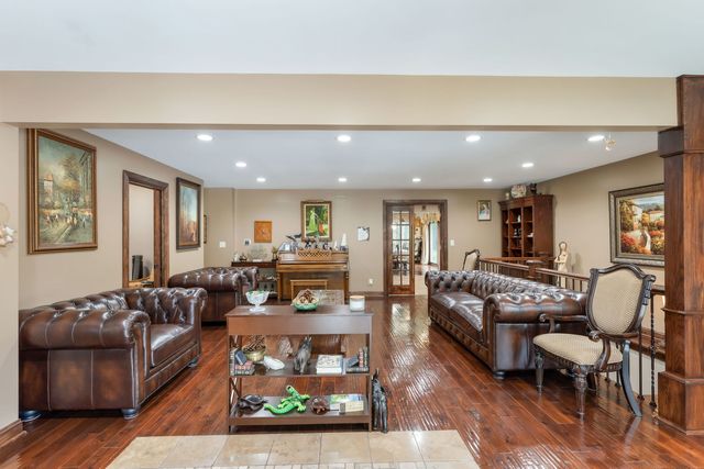 83 S Linden Drive, Plano, IL 60545