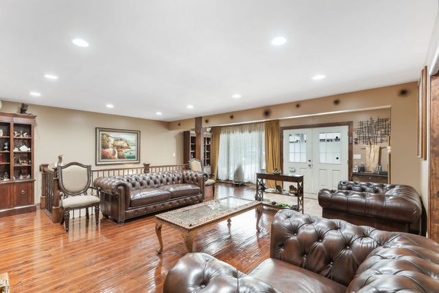 83 S Linden Drive, Plano, IL 60545