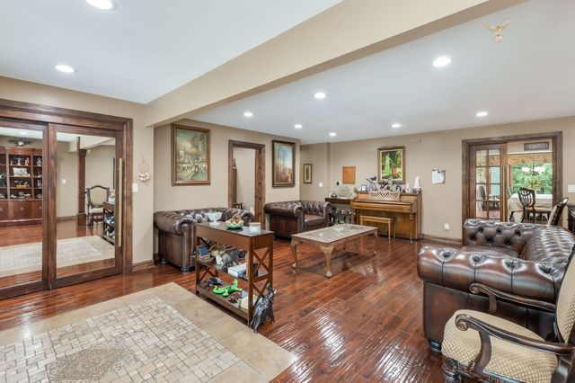83 S Linden Drive, Plano, IL 60545