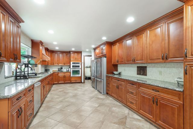 83 S Linden Drive, Plano, IL 60545
