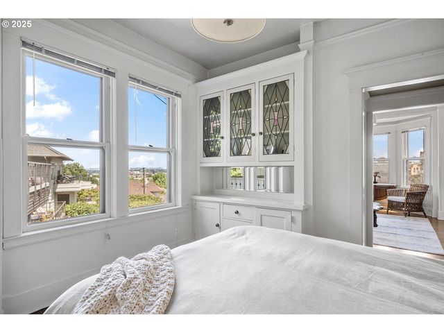 839 Sw GREEN Ave, Portland, OR 97205