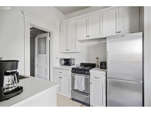 839 Sw GREEN Ave, Portland, OR 97205