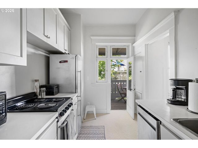 839 Sw GREEN Ave, Portland, OR 97205