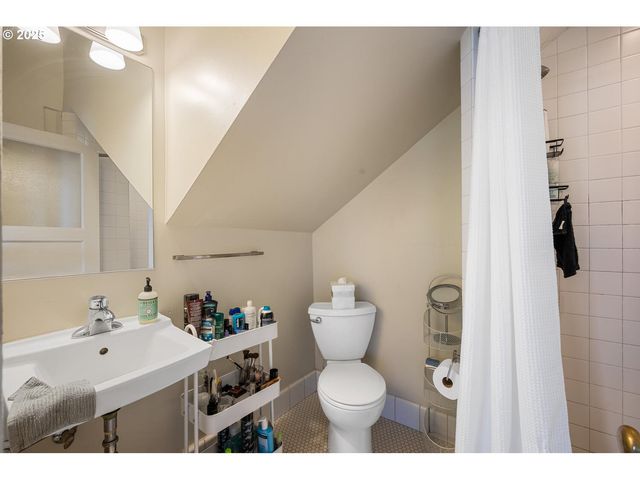 839 Sw GREEN Ave, Portland, OR 97205