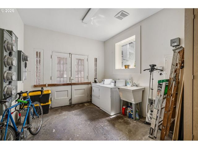 839 Sw GREEN Ave, Portland, OR 97205