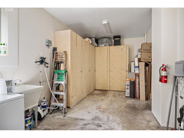 839 Sw GREEN Ave, Portland, OR 97205