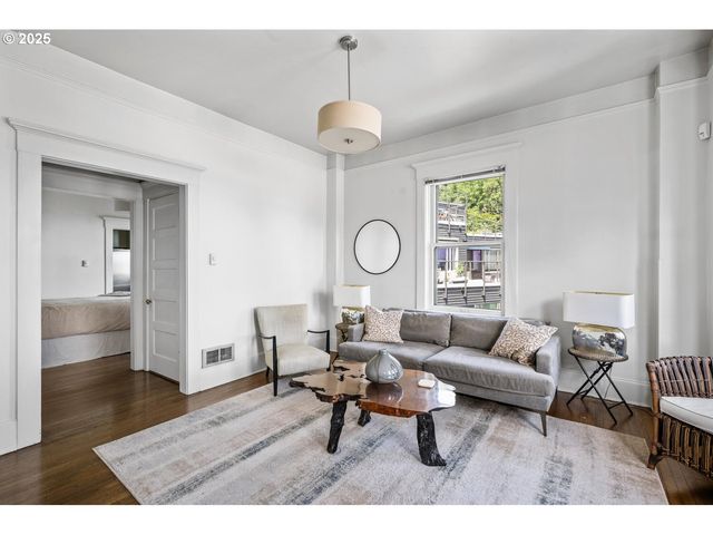 839 Sw GREEN Ave, Portland, OR 97205