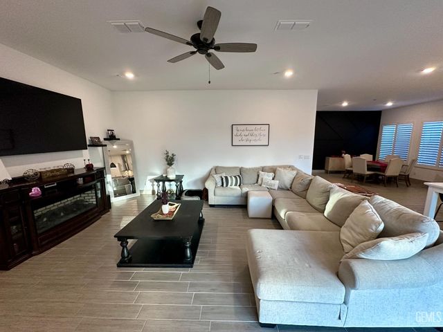 3109 Little Cedar Way, Shafter, CA 93263