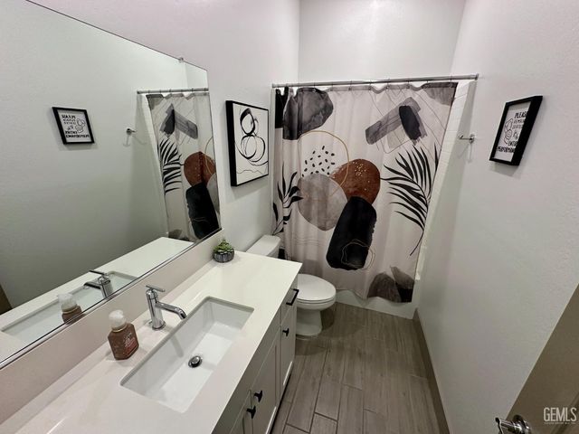 3109 Little Cedar Way, Shafter, CA 93263