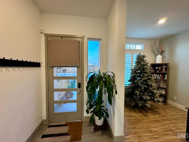 3109 Little Cedar Way, Shafter, CA 93263