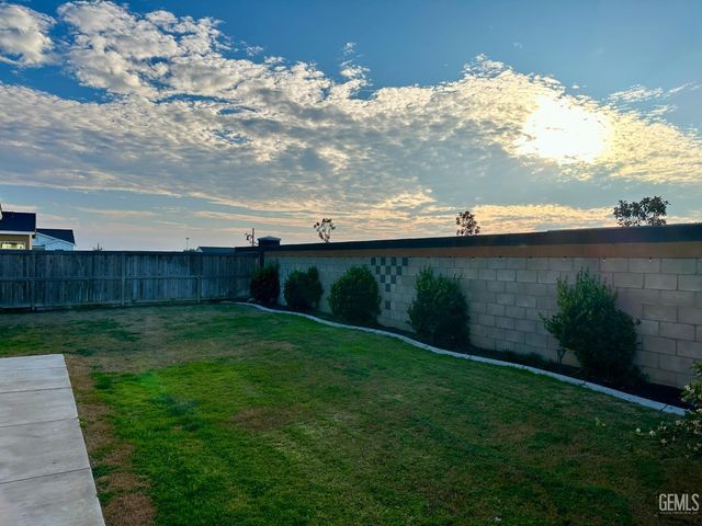 3109 Little Cedar Way, Shafter, CA 93263