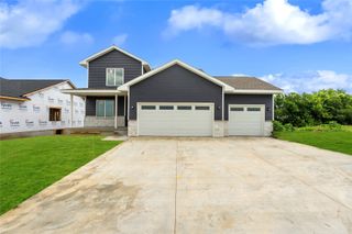 808 Crestview, Solon, IA 52333