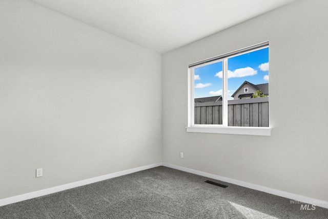 10455 Loneleaf Dr, Nampa, ID 83687
