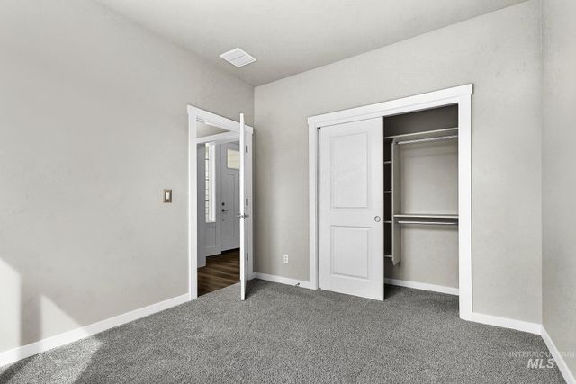 10455 Loneleaf Dr, Nampa, ID 83687