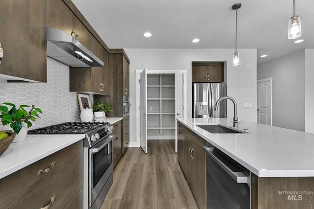 10455 Loneleaf Dr, Nampa, ID 83687