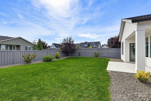 10455 Loneleaf Dr, Nampa, ID 83687