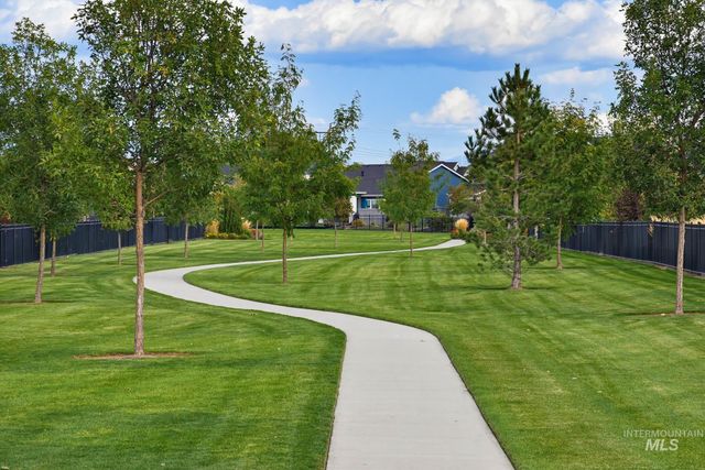 10455 Loneleaf Dr, Nampa, ID 83687