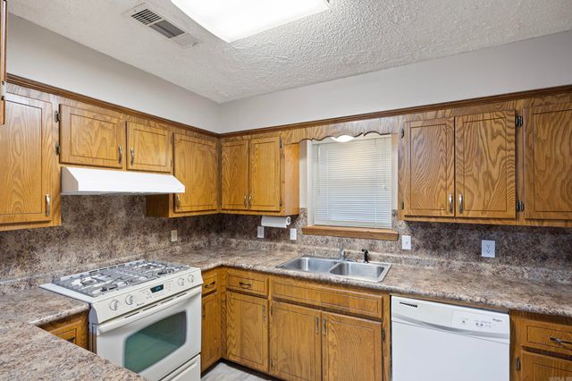 201 Meadow Lynn Drive, Morrilton, AR 72110