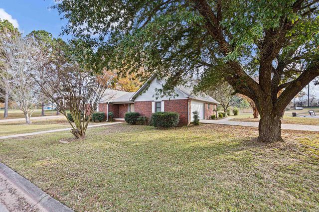 201 Meadow Lynn Drive, Morrilton, AR 72110