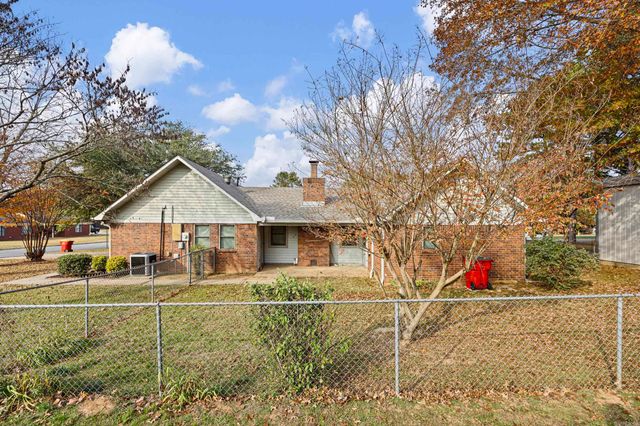 201 Meadow Lynn Drive, Morrilton, AR 72110