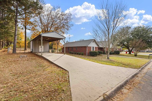 201 Meadow Lynn Drive, Morrilton, AR 72110