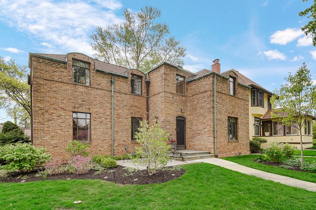 9305 S Hoyne Avenue, Chicago, IL 60643