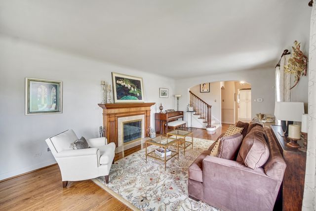 9305 S Hoyne Avenue, Chicago, IL 60643