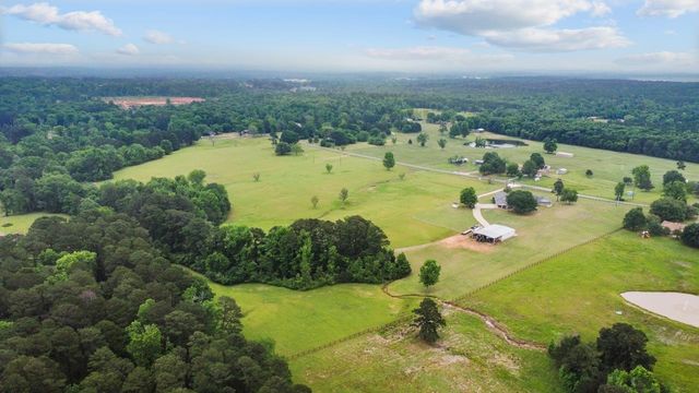 1325 Kings Rd, Marshall, TX 75672