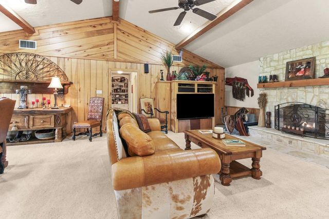 1325 Kings Rd, Marshall, TX 75672