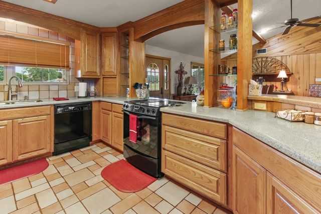 1325 Kings Rd, Marshall, TX 75672