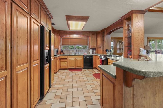 1325 Kings Rd, Marshall, TX 75672