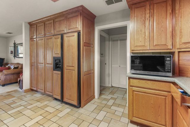 1325 Kings Rd, Marshall, TX 75672