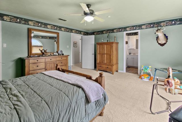 1325 Kings Rd, Marshall, TX 75672