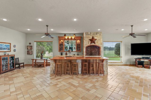 1325 Kings Rd, Marshall, TX 75672