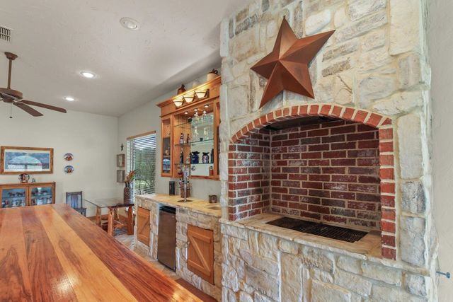 1325 Kings Rd, Marshall, TX 75672
