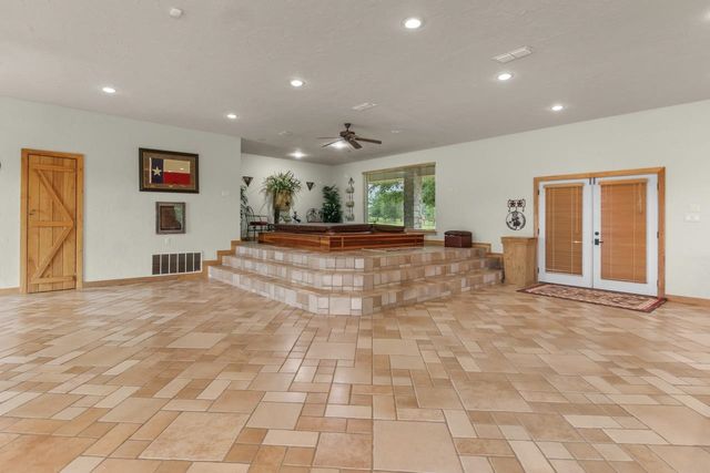 1325 Kings Rd, Marshall, TX 75672