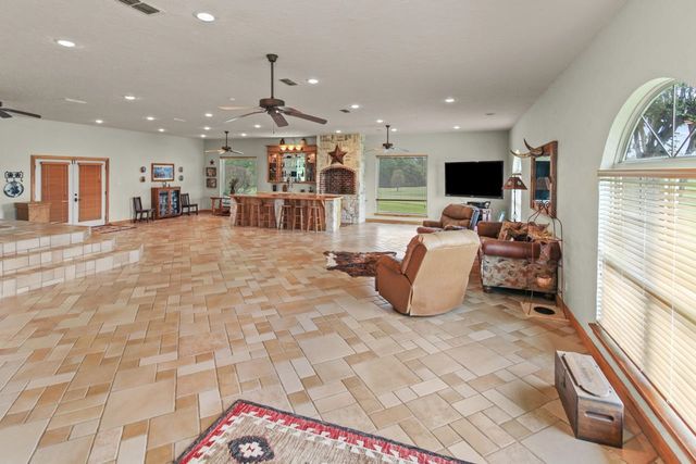 1325 Kings Rd, Marshall, TX 75672