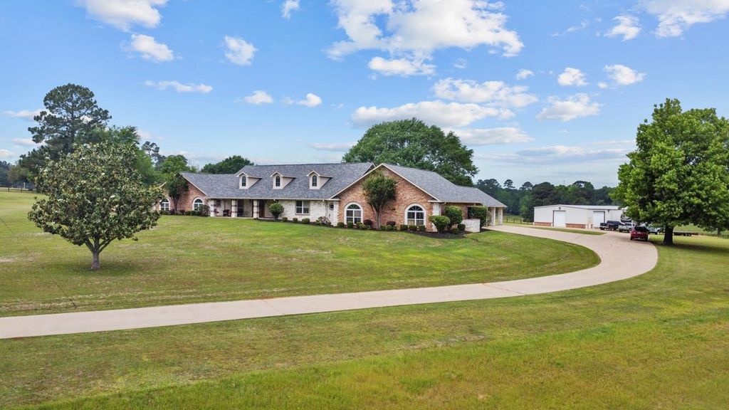 1325 Kings Rd, Marshall, TX 75672