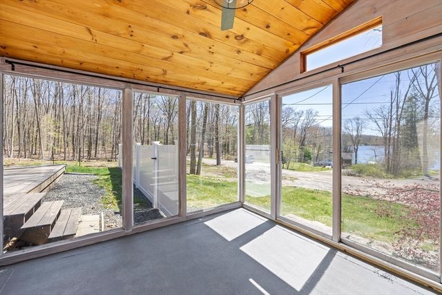 18 Oak Ridge Dr, Charlton, MA 01507