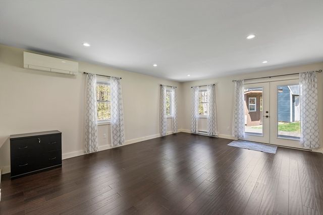 18 Oak Ridge Dr, Charlton, MA 01507