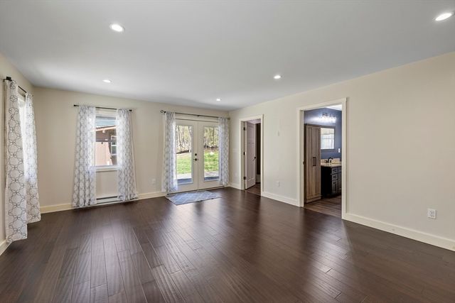 18 Oak Ridge Dr, Charlton, MA 01507