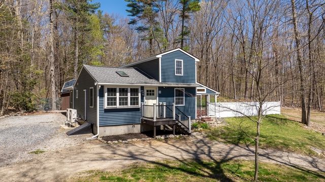 18 Oak Ridge Dr, Charlton, MA 01507