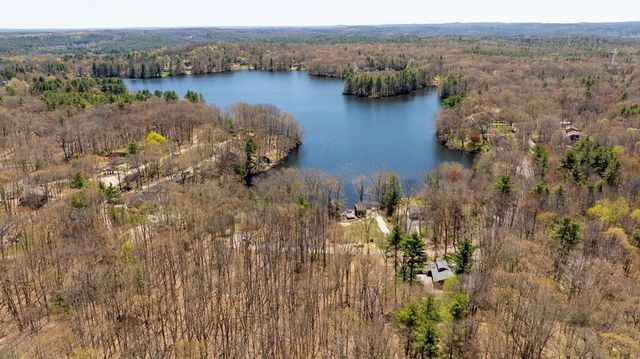18 Oak Ridge Dr, Charlton, MA 01507
