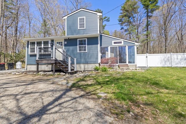 18 Oak Ridge Dr, Charlton, MA 01507
