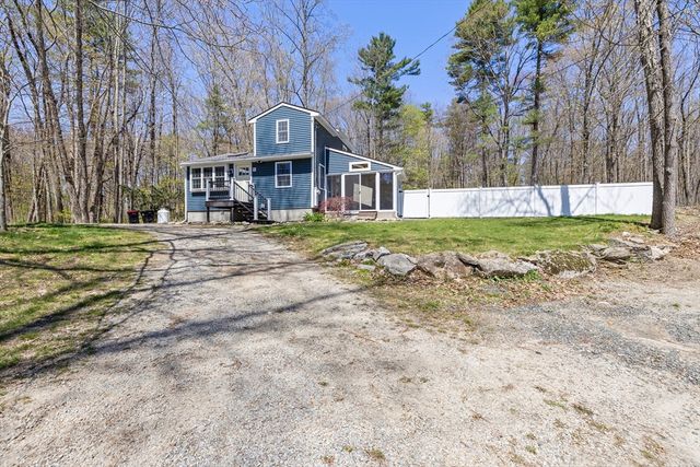 18 Oak Ridge Dr, Charlton, MA 01507