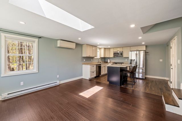 18 Oak Ridge Dr, Charlton, MA 01507