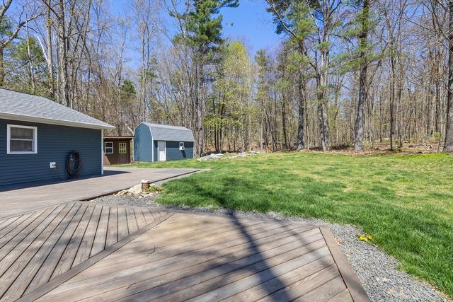 18 Oak Ridge Dr, Charlton, MA 01507